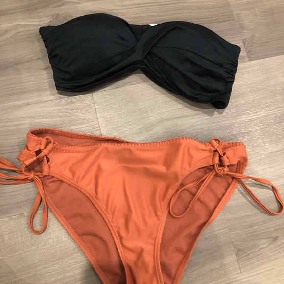 Bikini - Picture 1 of 3